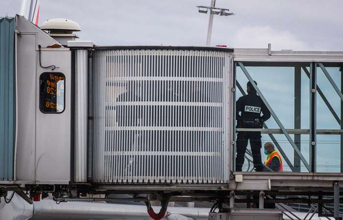 Во Франции провели эвакуацию в шести аэропортах из-за угроз взрыва