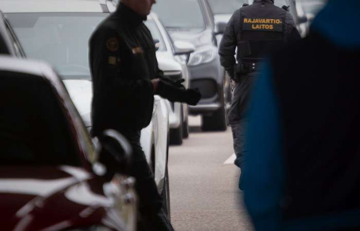 Финляндия с 16 марта начнет задерживать машины с номерами РФ