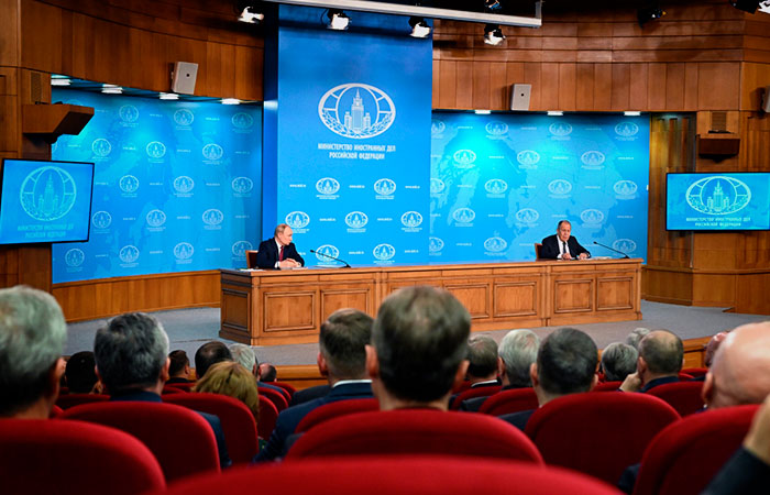 РФ требует внеблокового и неядерного статуса Украины, ее демилитаризации и денацификации
