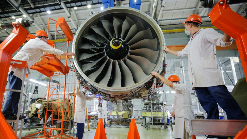 "Известия" узнали о сокращении плана выпуска двигателей для SSJ-100 и МС-21
