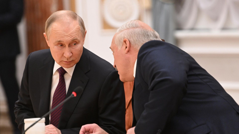 Лукашенко подробнее рассказал о договоренности с Путиным по "Орешнику"