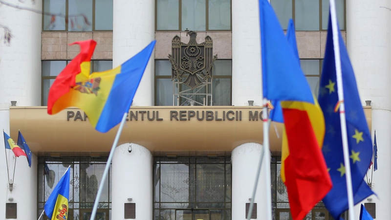 Опрос показал, сколько жителей Молдавии против партии Санду в парламенте