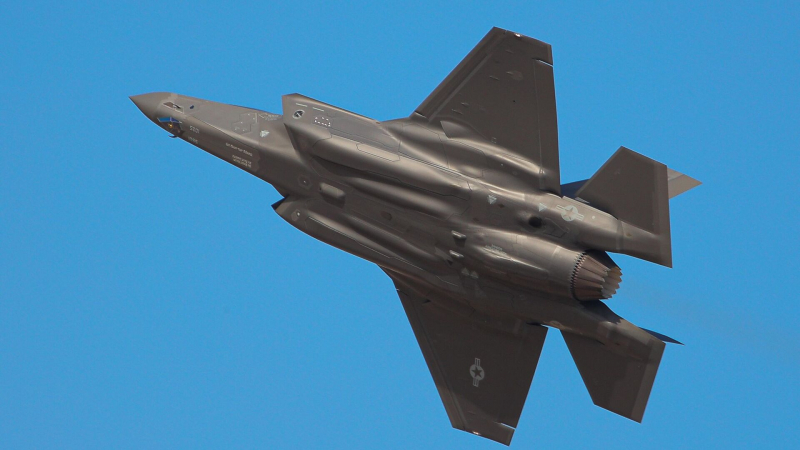 Пентагон заключил контракт на обслуживание двигателей истребителей F-35