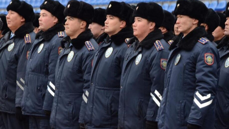 В Астане сотрудники полиции перешли на усиленный вариант несения службы