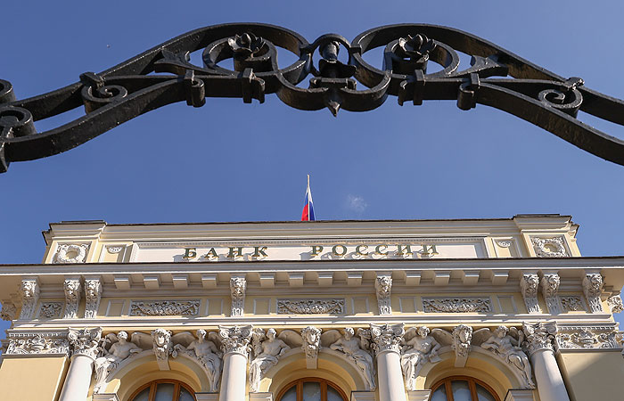 ЦБ РФ заявил, что сделки с долларом и евро продолжатся на внебиржевом рынке