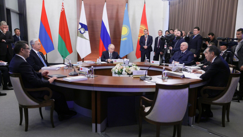 Путин встретился с прессой после саммита СНГ и заседания ВЕЭС
