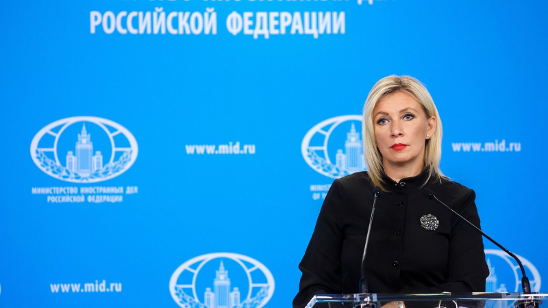 Россия поддерживает мирные усилия Минска по Украине, заявила Захарова