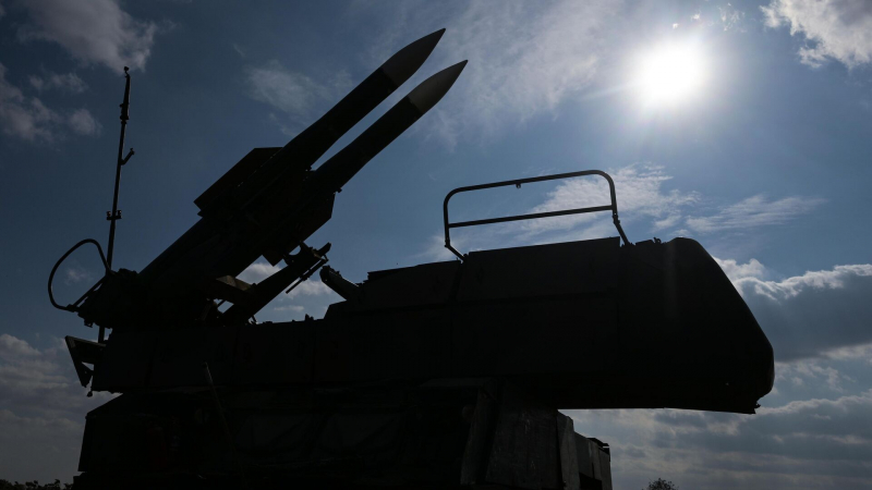 Российские военные поразили украинские аэродромы и сбили ракету "Нептун"