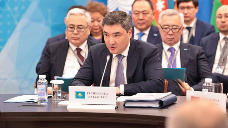 Усилить авиационную безопасность поручил казахстанский премьер-министр