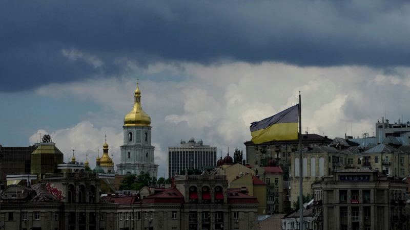 В Киеве и восьми украинских регионах объявили воздушную тревогу